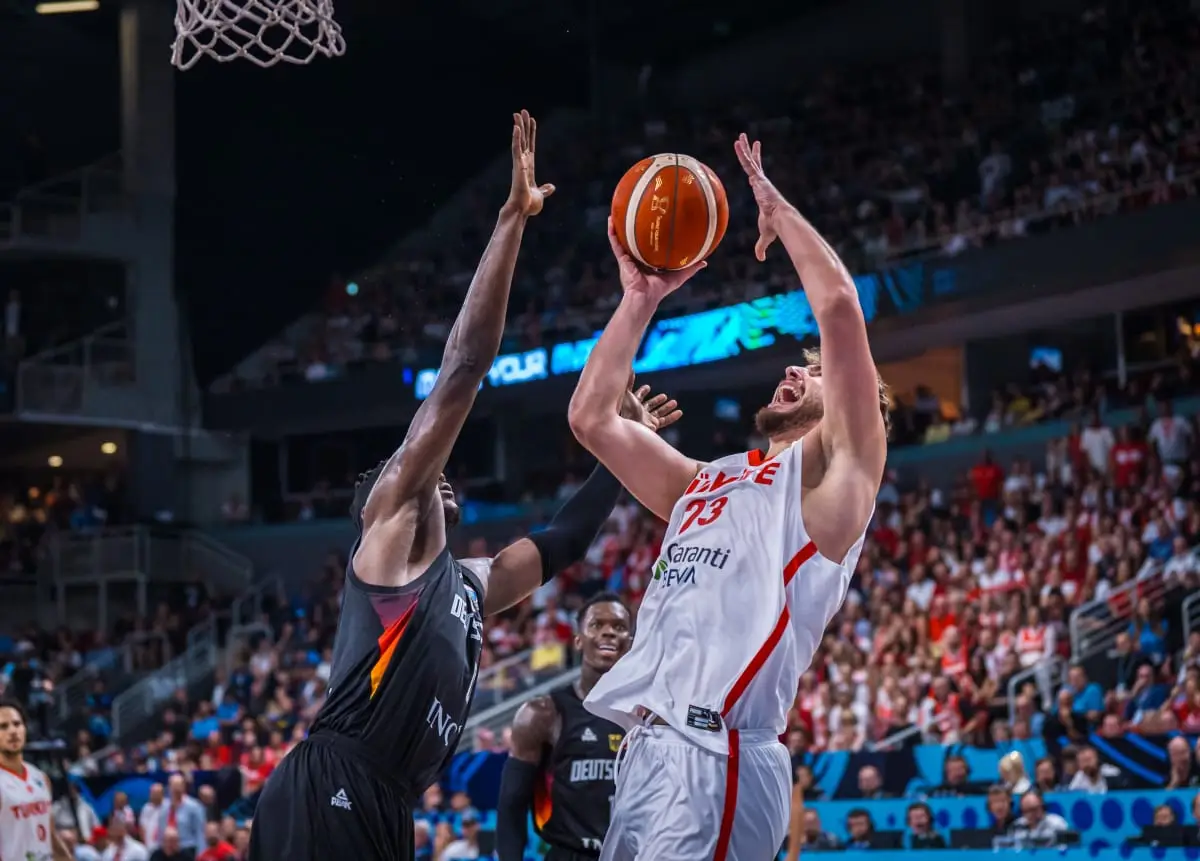 冲刺阶段德国杯传出新动向，底特律活塞遗憾出局，管理层表态——引发热议，临场指挥获称赞的简单介绍