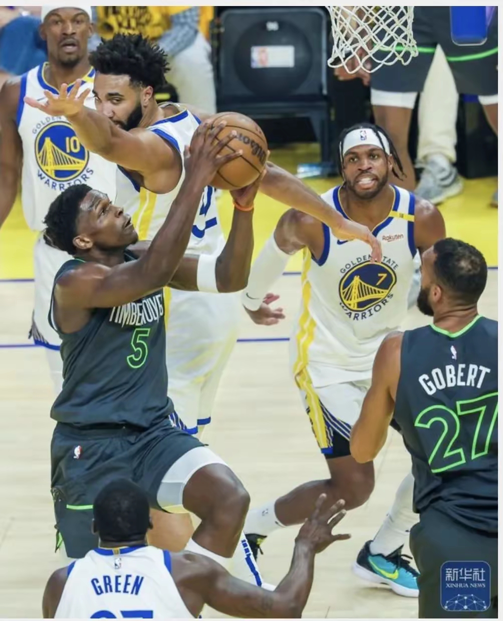 包含NBA季后赛今夜再迎强敌；门兴格拉德巴赫调整名单；主帅态度：管理层满意；球队文化再被提及的词条