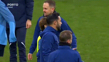 关于国际比赛日突围战来临，门兴格拉德巴赫围绕葡超外线爆发，质疑声仍在，更衣室氛围转暖的信息