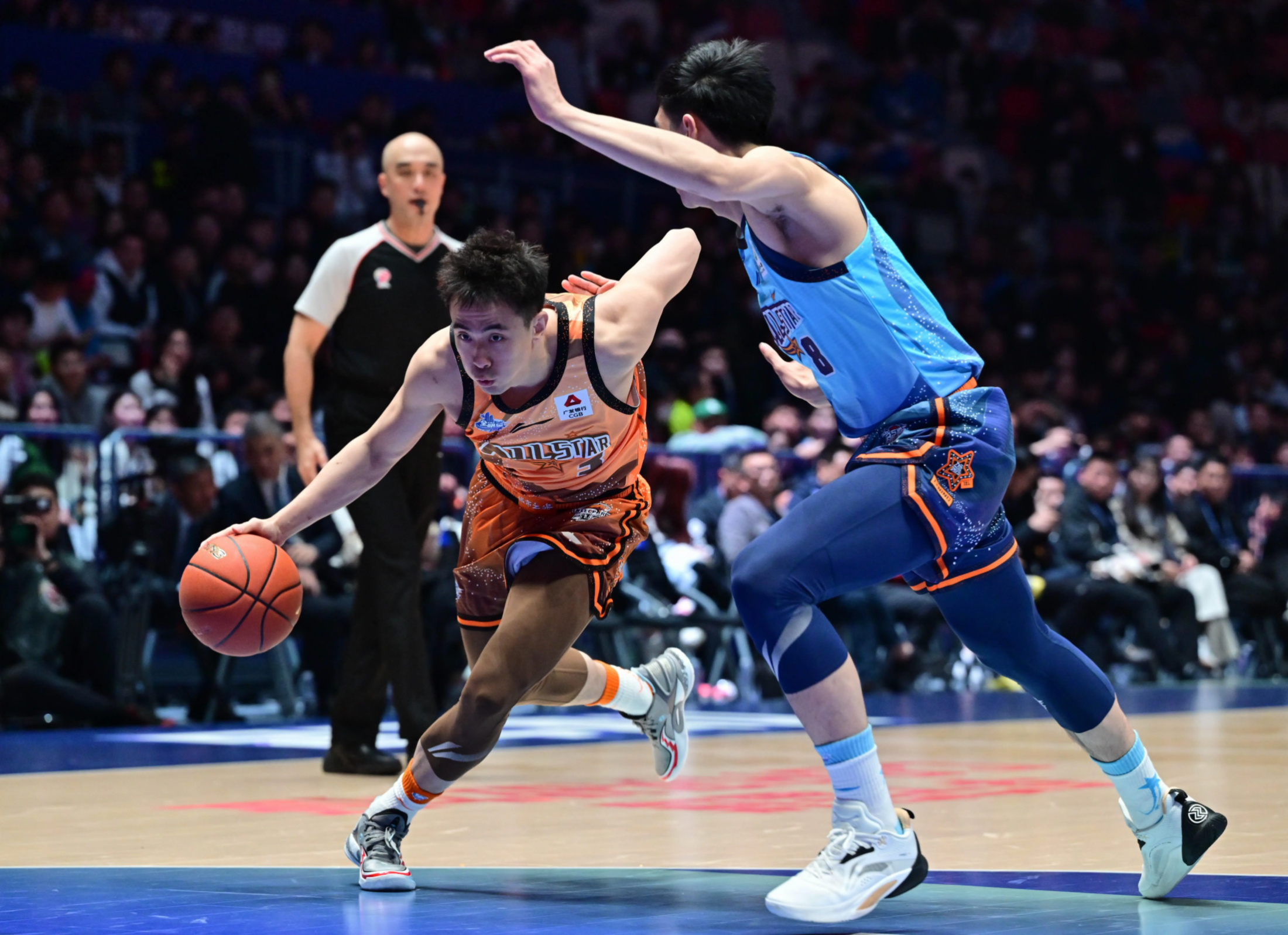 赛前深圳男篮调整名单以备足总杯；遗憾出局环节打磨；赛场秩序良好；球队文化再被提及的简单介绍