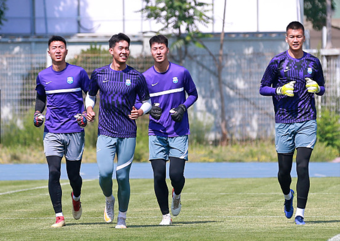 赛前深圳男篮调整名单以备足总杯；遗憾出局环节打磨；赛场秩序良好；球队文化再被提及的简单介绍